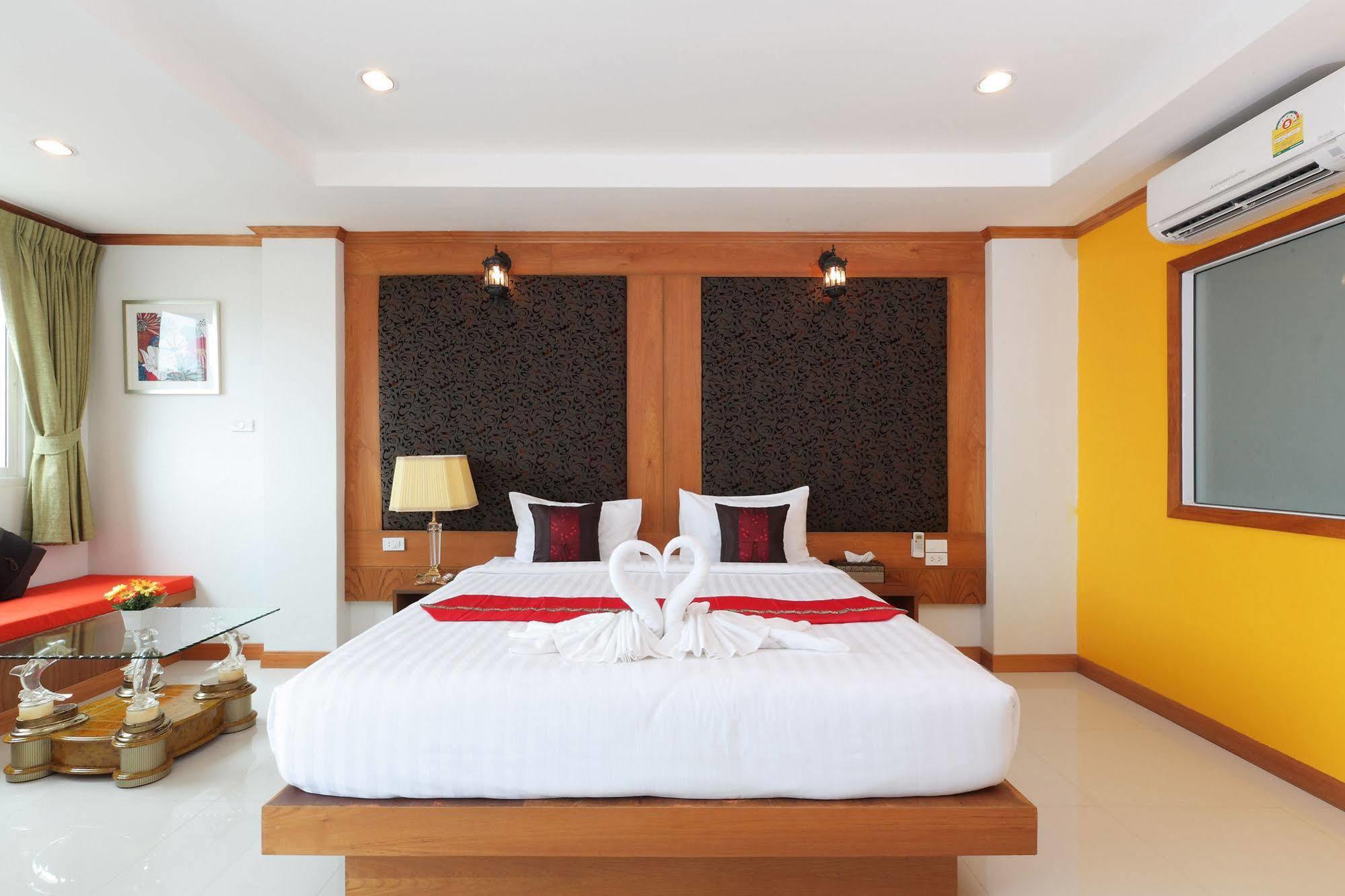 A Casa Di Luca Hotel Patong Bagian luar foto